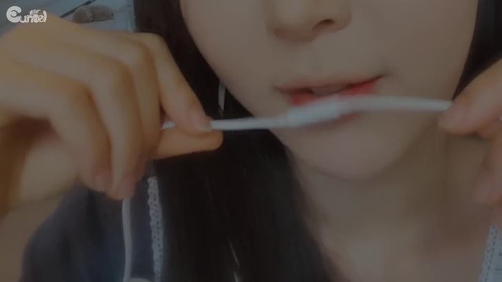 Lofi-Mic-nom-nom❤️Eating-폰카메라와-이어폰으로-만든-영상-イヤホン食べる音-ASMR吃耳机的声音