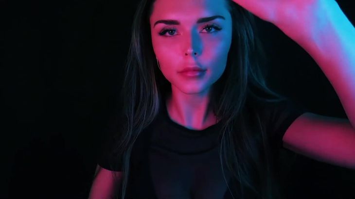 ASMR – Gentle + Relaxing Face Touching (Soft Spoken with Relaxing Bubble Sounds)