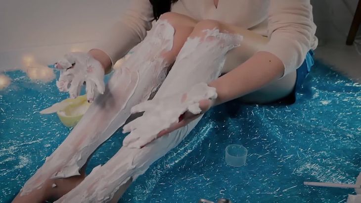 ASMR-Shaving-My-Legs,leg-treatment